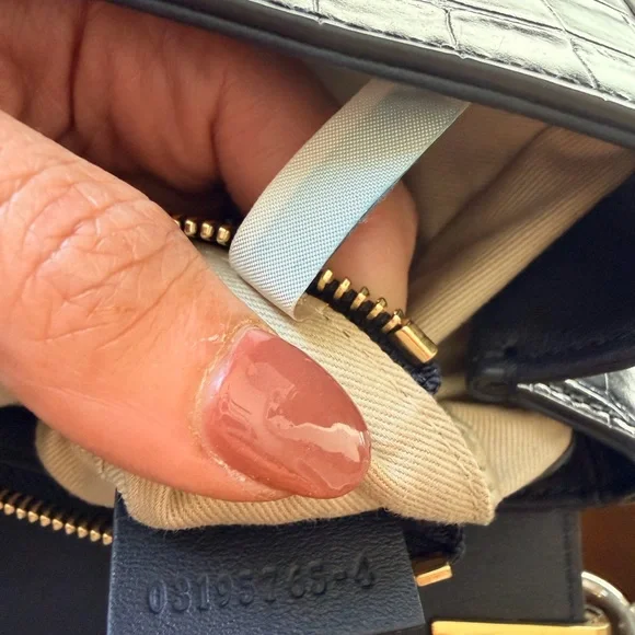 Chloé C crocodile-effect shoulder bag in Navy - Picture 5 of 7